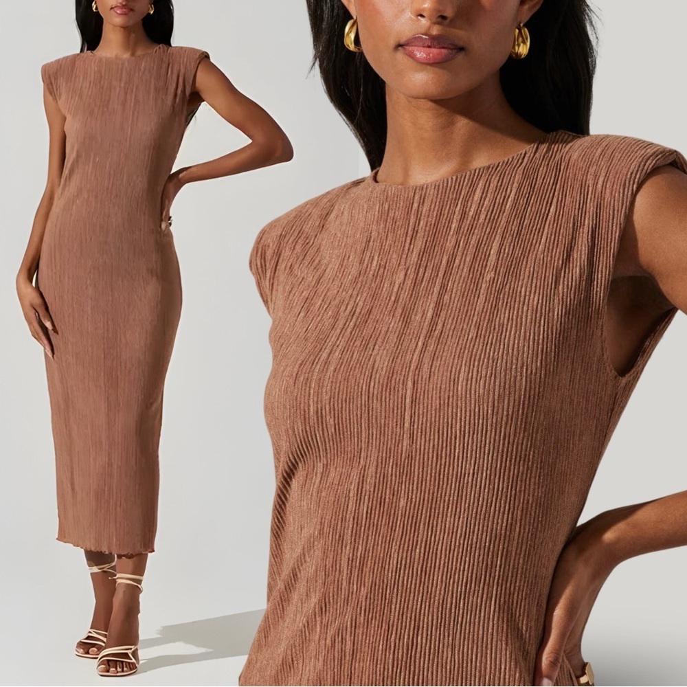 ASTR The Label Lustrous Plissé Cap Sleeve Maxi Dress | Size M